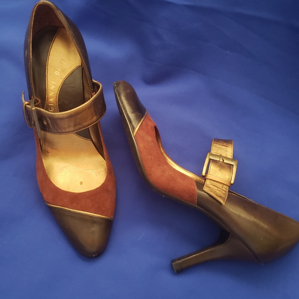 Gianni Bini rich dark brown leather heels with rust suede and gold strap/buckle